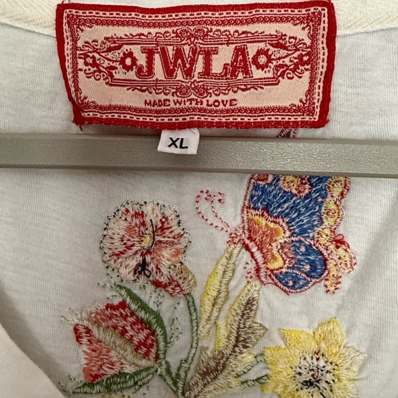 JWLA Johnny Was Embroidered V-Neck Tee White Floral Butterfly Size XL - Picture 3 of 5